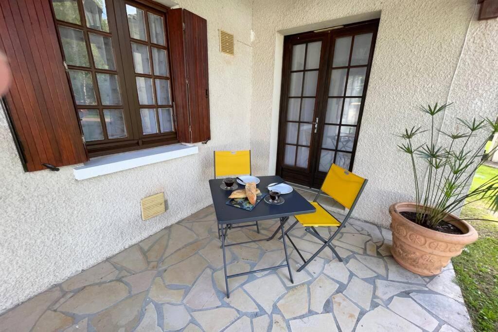 Gite Jeanroy A Cheerful 2 Bedroom Rural Gite Saint-Martial-Viveyrol Exteriör bild